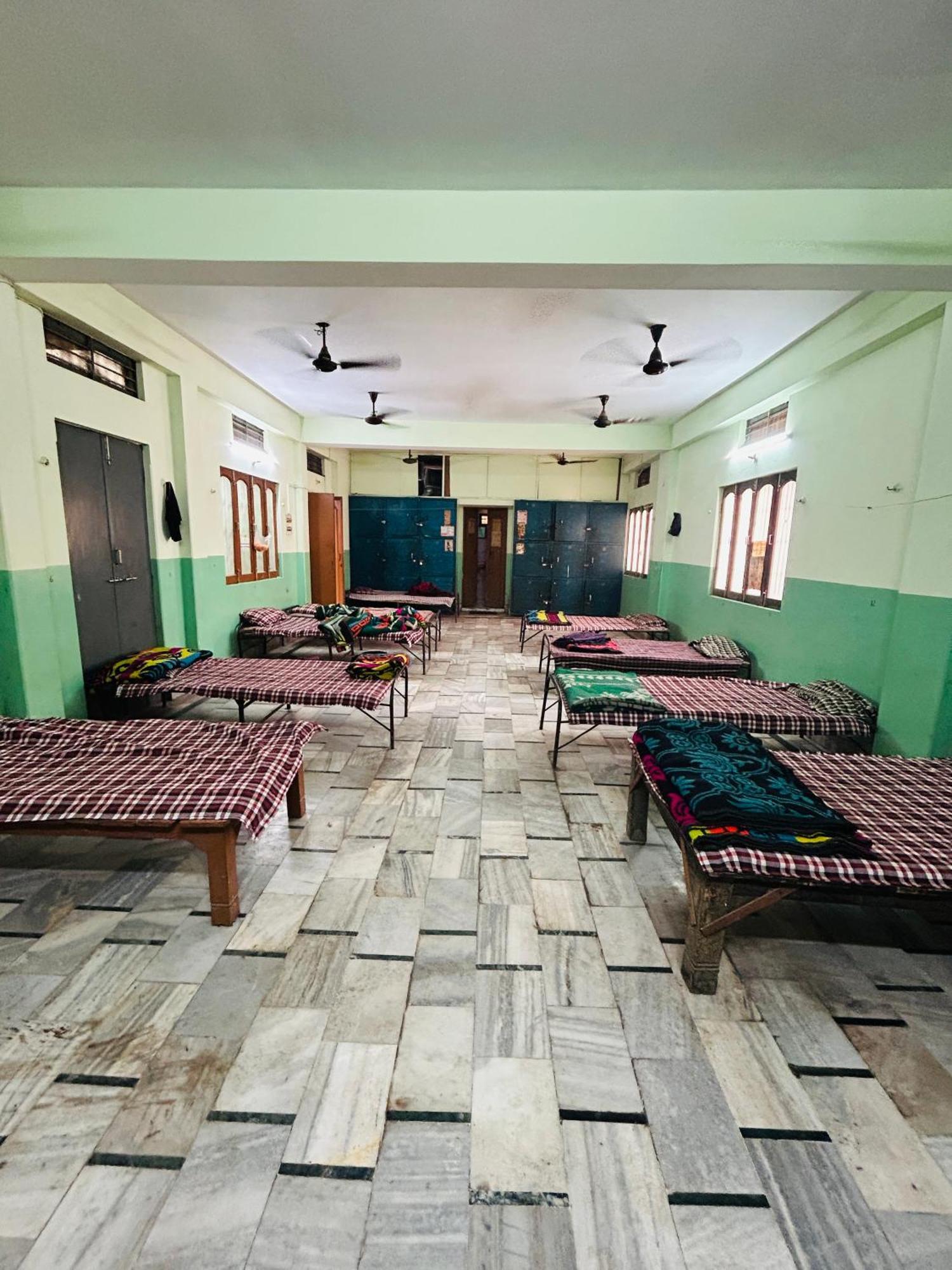 Satsang Lodge Varanasi Bagian luar foto